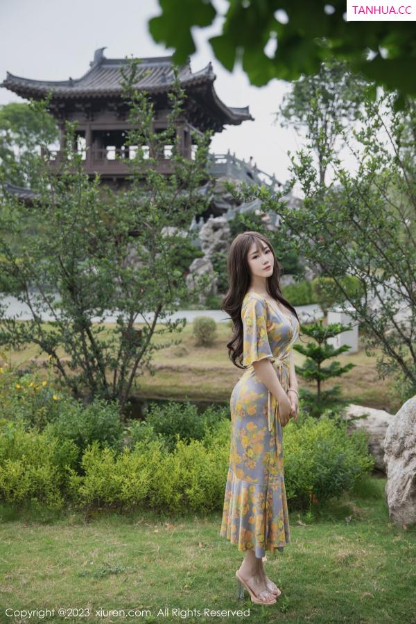   [XiuRen]高清写真图 2023.06.20 No.6949 严利娅Yuliya 长裙美腿第20张图片